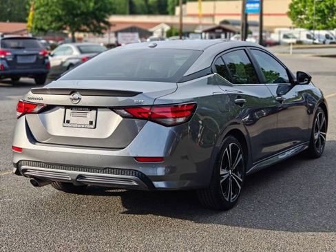 Used 2022 Nissan Sentra SR w/ SR Premium Package FWD image 9