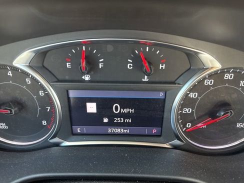 Used 2023 GMC Acadia SLT image 9