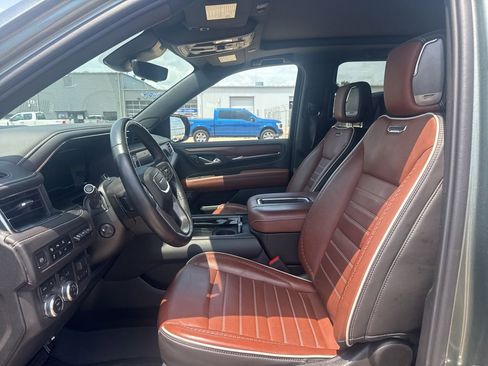 Used 2023 GMC Yukon Denali Ultimate w/ LPO, Floor Liner Package AWD/4WD image 4