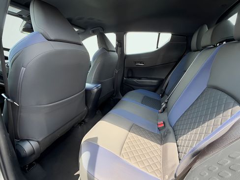 Used 2020 Toyota C-HR XLE FWD image 18