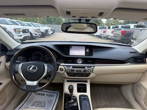 Used 2014 Lexus ES 350 w/ Luxury Package FWD image 17