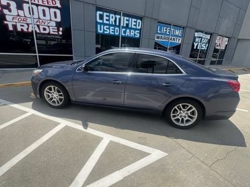 Used 2015 Chevrolet Malibu LT w/ Power Convenience Package FWD image 4