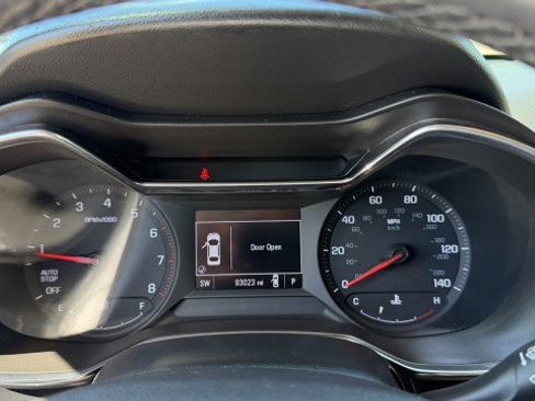 Used 2021 Chevrolet TrailBlazer LT w/ Premium Seating Package FWD image 14
