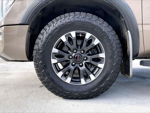 Used 2021 Nissan Titan PRO-4X w/ Pro-4x Convenience Package AWD/4WD image 8