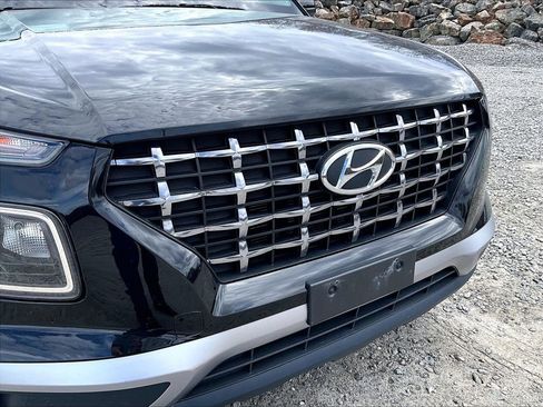 Used 2022 Hyundai Venue SEL FWD image 23