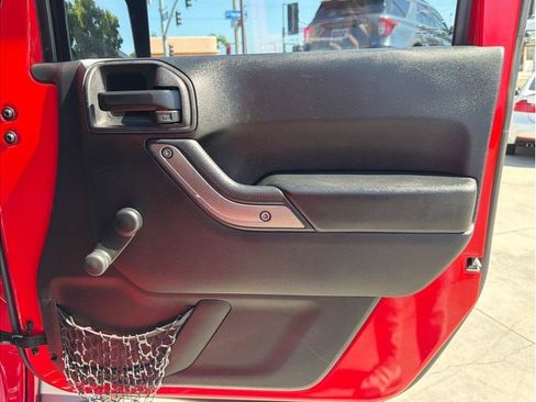 Used 2015 Jeep Wrangler Unlimited Sport AWD/4WD image 32