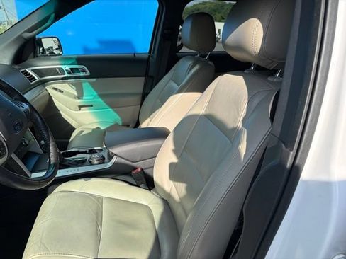 Used 2015 Ford Explorer XLT w/ Equipment Group 202A AWD/4WD image 10