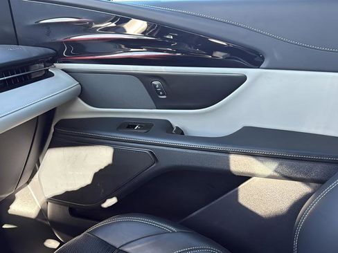 Used 2024 Lincoln Nautilus Reserve image 24