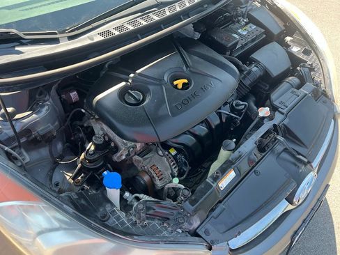 Used 2012 Hyundai Elantra GLS FWD image 37