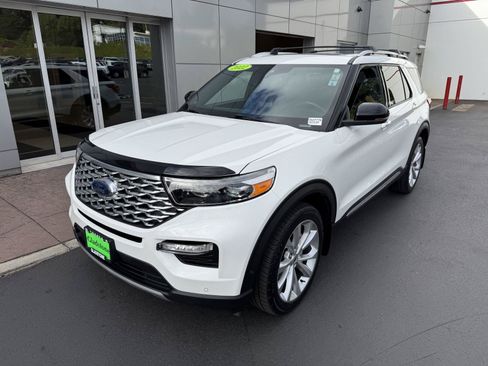 Used 2022 Ford Explorer Platinum w/ Equipment Group 601A AWD/4WD image 2