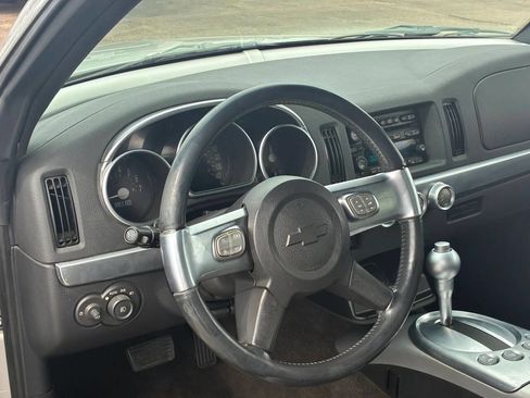 Used 2005 Chevrolet SSR w/ Preferred Equipment Group RWD image 17