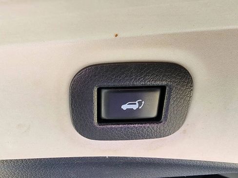 Used 2017 Nissan Rogue SV w/ SV Premium Package AWD/4WD image 13