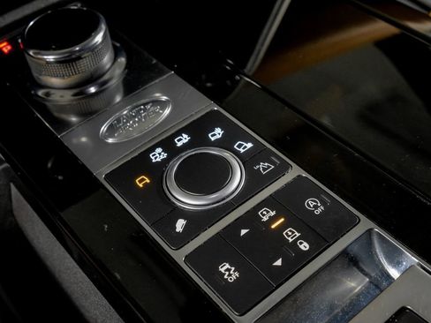 Used 2019 Land Rover Discovery HSE Luxury image 23