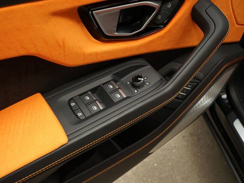 Used 2022 Lamborghini Urus image 28