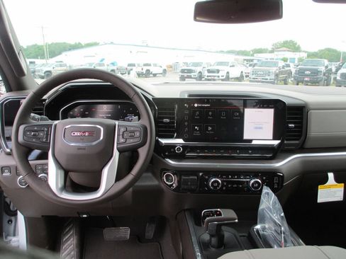 New 2026 GMC Sierra 1500 SLT w/ SLT Premium Plus Package AWD/4WD image 17