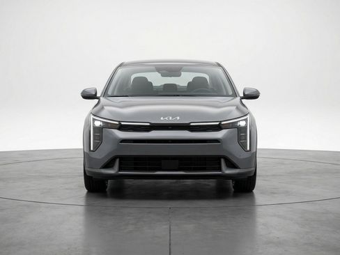 Used 2025 Kia K4 LXS image 2