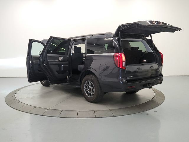 Used 2025 Ford Expedition Active RWD image 14