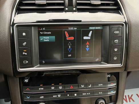 Used 2018 Jaguar F-PACE Prestige image 7