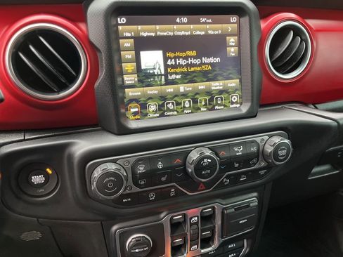 Used 2023 Jeep Wrangler Rubicon image 37