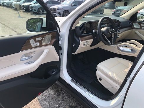New 2025 Mercedes-Benz GLS 450 4MATIC image 11