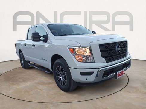 Used 2023 Nissan Titan SV w/ SV Convenience Package image 6