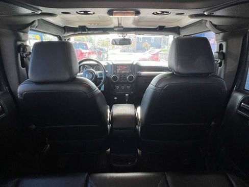 Used 2018 Jeep Wrangler Unlimited Sahara AWD/4WD image 7