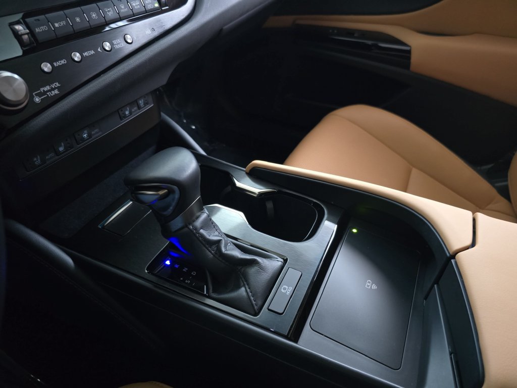 Certified 2023 Lexus ES 250 w/ Premium Package AWD/4WD image 26