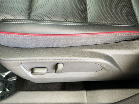 Used 2022 Buick Envision Essence w/ Sport Touring Package image 21