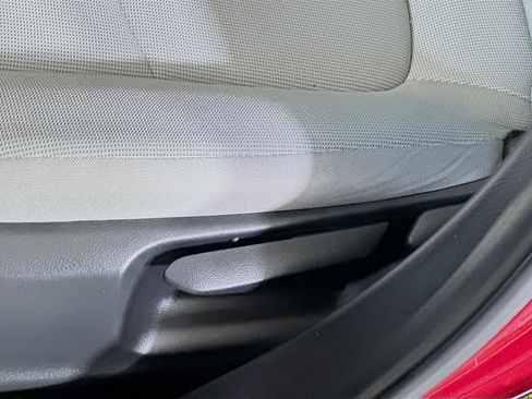 Used 2022 Toyota Corolla LE FWD image 13