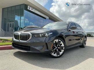 Used 2025 BMW 530i w/ Premium Package RWD video 1