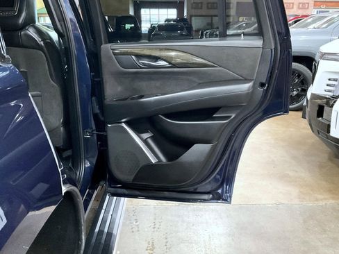 Used 2017 Cadillac Escalade Platinum image 17