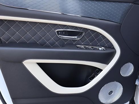 Certified 2022 Bentley Bentayga Speed image 12