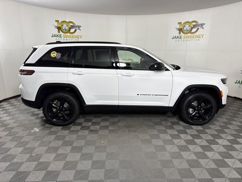 New 2025 Jeep Grand Cherokee Limited image 11