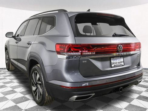 Used 2025 Volkswagen Atlas SE image 18