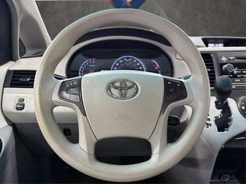 Used 2014 Toyota Sienna LE FWD image 29