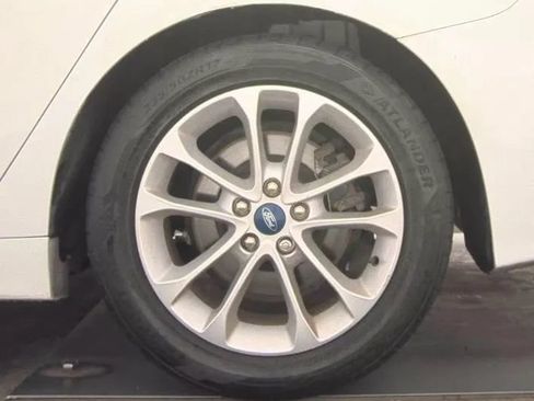 Used 2020 Ford Fusion SE FWD image 13