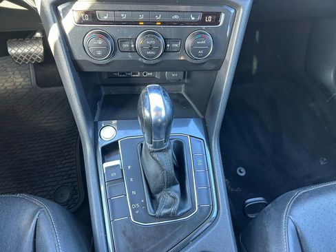 Used 2019 Volkswagen Tiguan SE w/ Panoramic Sunroof Package image 25