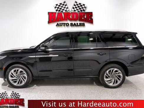 Used 2025 Lincoln Navigator Reserve AWD/4WD image 1