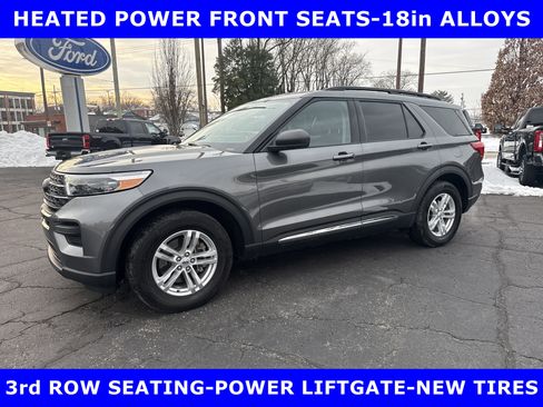 Used 2023 Ford Explorer XLT image 2
