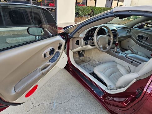 Used 2003 Chevrolet Corvette Convertible w/ Preferred Equipment Group1 image 15