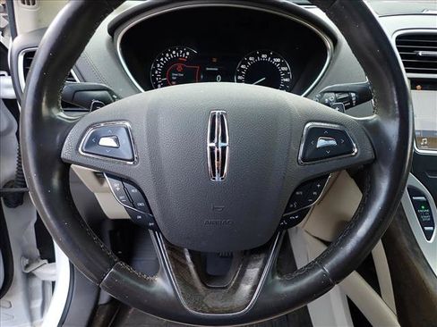 Used 2017 Lincoln MKX Select w/ Select Plus Package AWD/4WD image 11