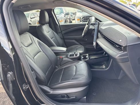 Certified 2025 Ford Mustang Mach-E Premium image 28