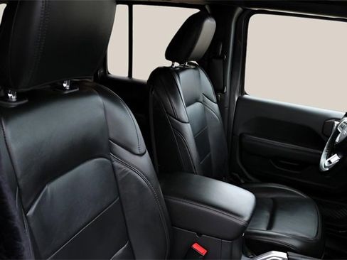 Used 2020 Jeep Wrangler Unlimited Sahara image 19