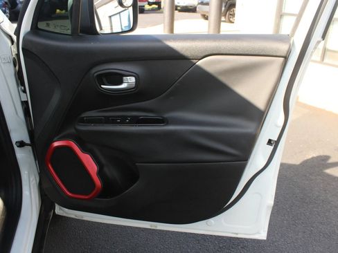 Used 2015 Jeep Renegade Trailhawk AWD/4WD image 20