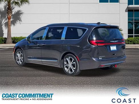 Used 2022 Chrysler Pacifica Pinnacle FWD image 8