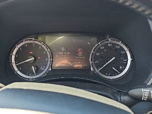 Used 2022 Toyota Highlander XLE AWD/4WD image 1