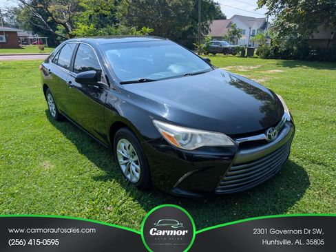 Used 2017 Toyota Camry LE FWD image 2
