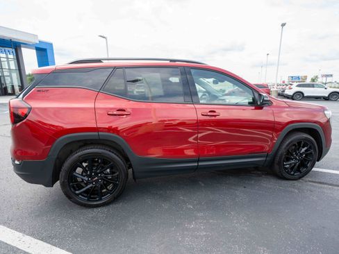 Used 2024 GMC Terrain SLT w/ Elevation Edition AWD/4WD image 6