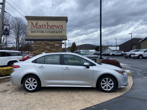 Used 2025 Toyota Corolla LE image 4