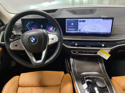 Used 2026 BMW X7 xDrive40i w/ Premium Package image 2